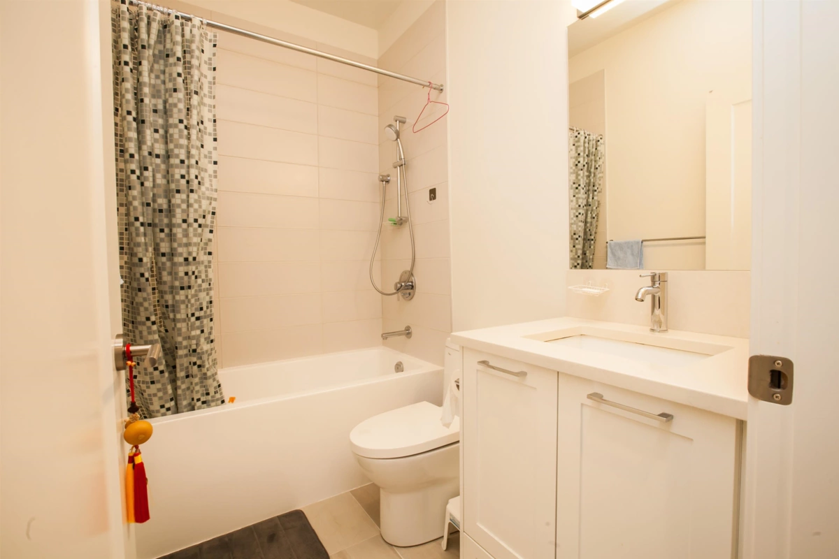 Primary Bathroom Photo of 134 3565 Baycrest Avenue, Coquitlam, BC