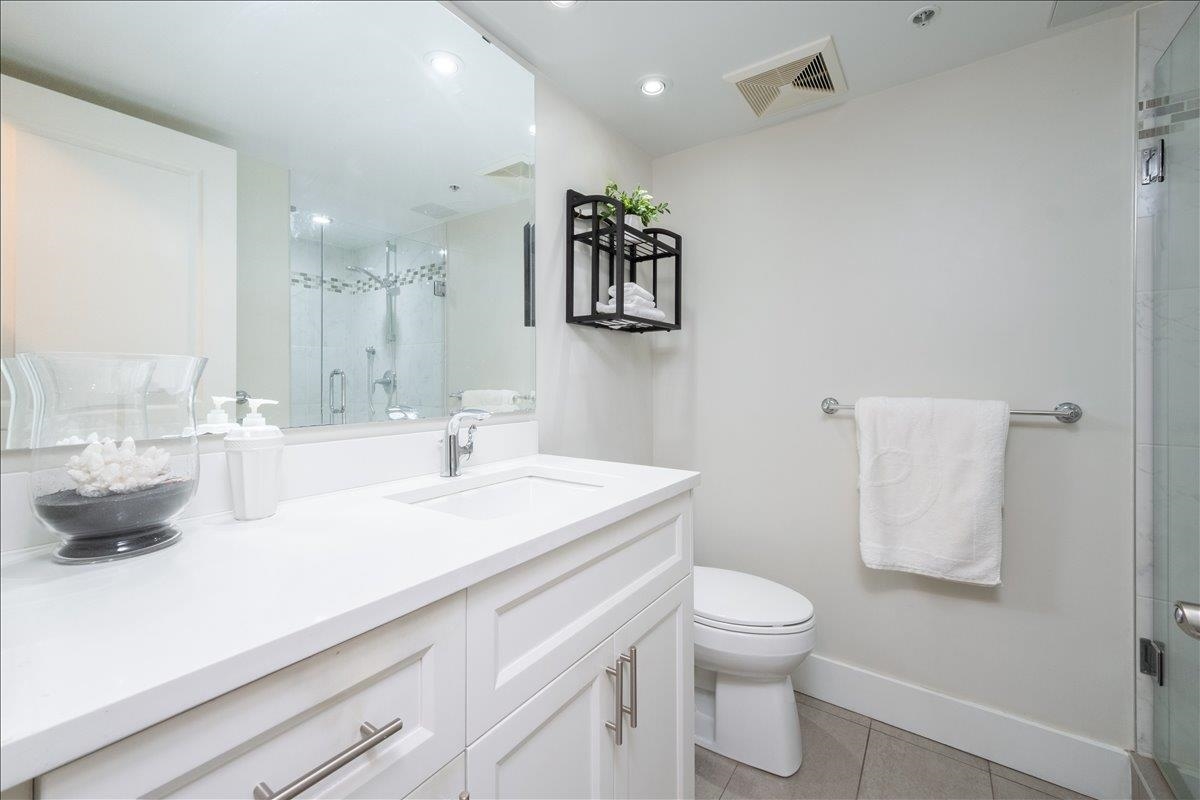 Entry Foyer Photo of 802 1405 W 12th Avenue, Vancouver, BC