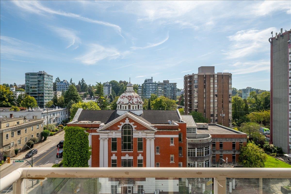 Swimming Pool Photo of 802 1405 W 12th Avenue, Vancouver, BC