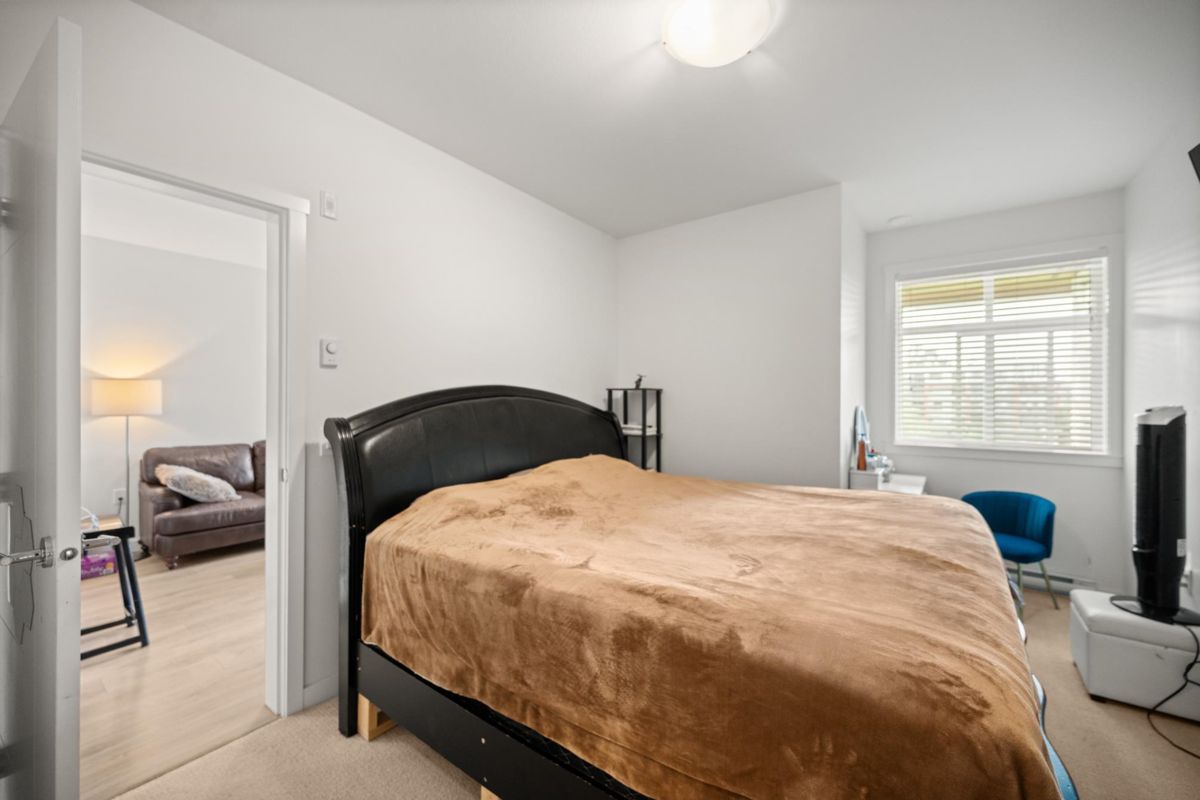 Kitchen Island Photo of 424 5415 Brydon Crescent, Langley, BC