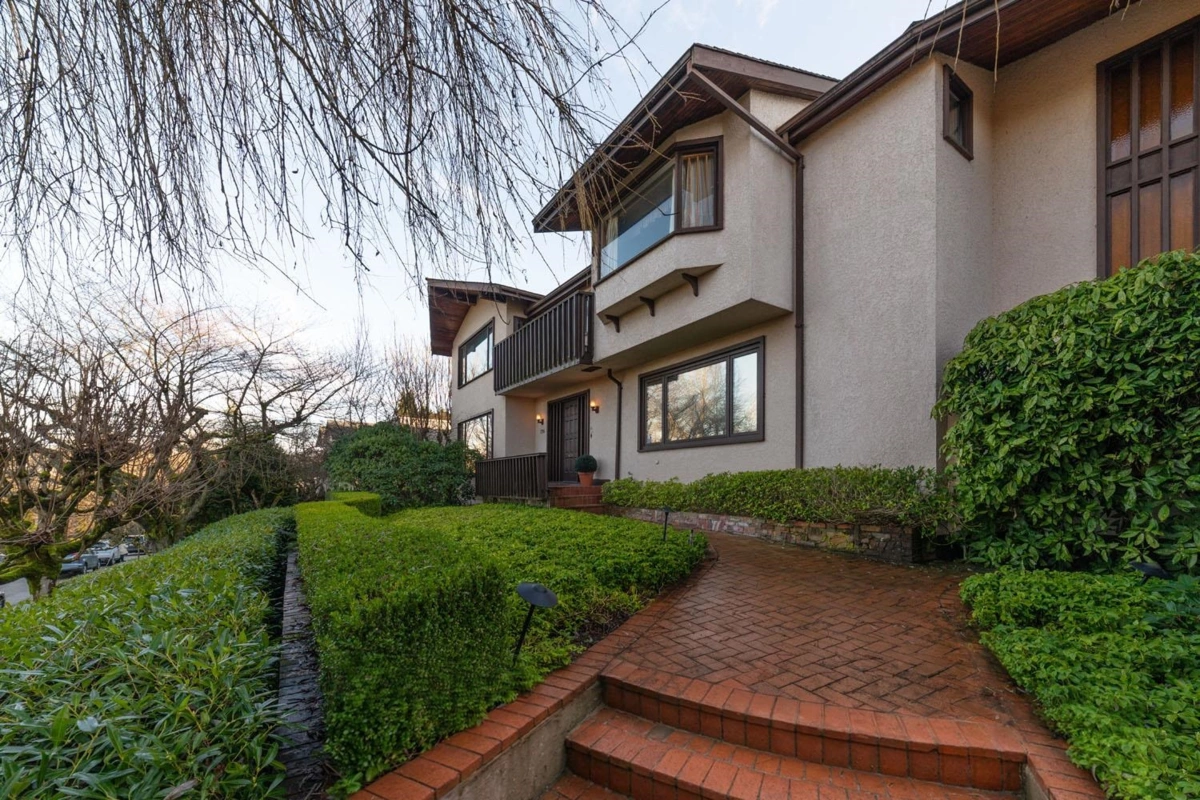 Entry Foyer Photo of 2296 W 32nd Avenue, Vancouver, BC