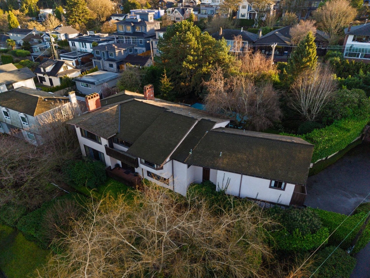 Kitchen Island Photo of 2296 W 32nd Avenue, Vancouver, BC