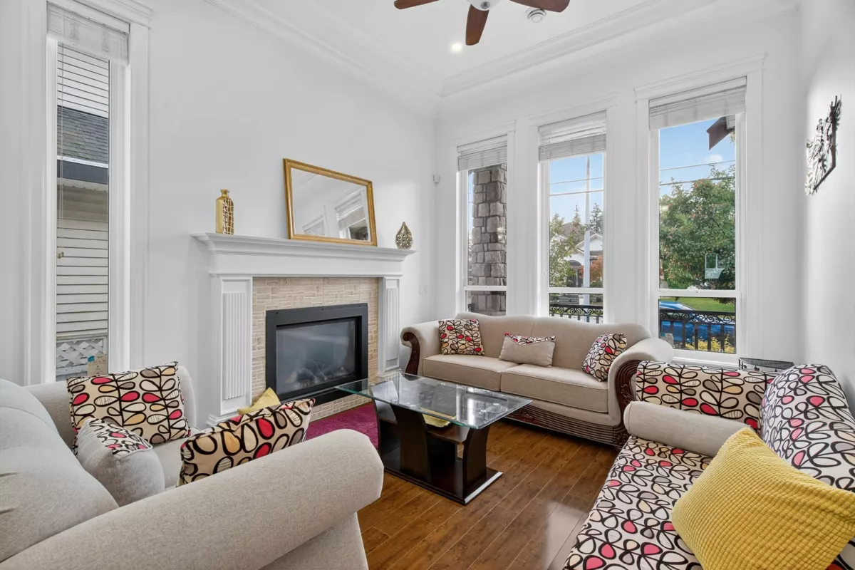 Family Room Photo of 13255 62 Avenue, Surrey, BC