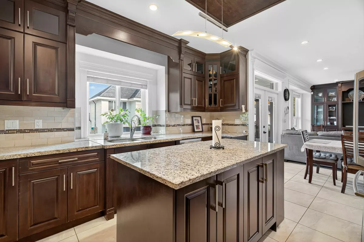 Kitchen Island Photo of 13255 62 Avenue, Surrey, BC