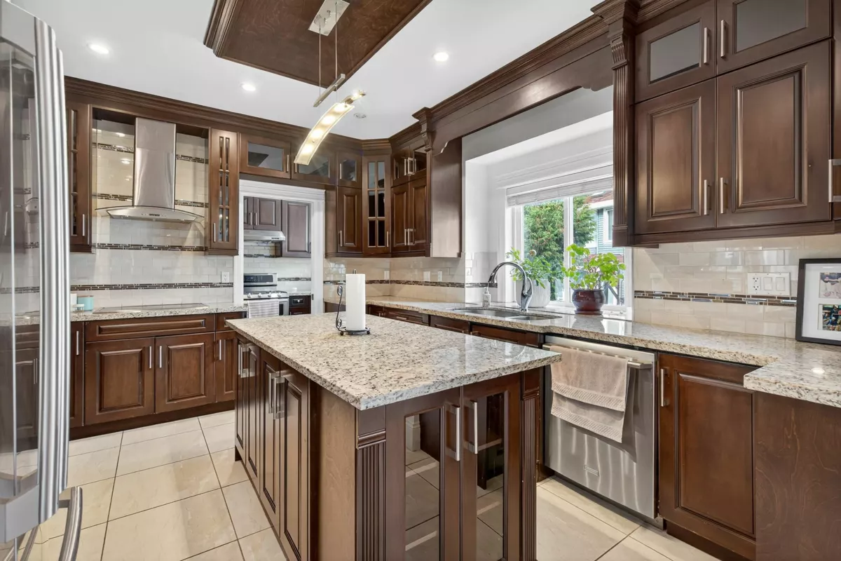 Kitchen Photo of 13255 62 Avenue, Surrey, BC