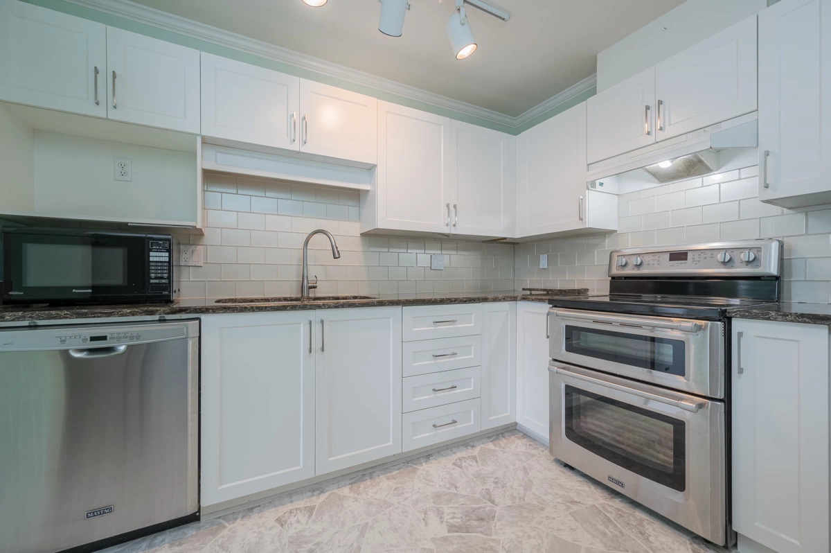 Guest Bathroom Photo of 408 2963 Nelson Place, Abbotsford, BC