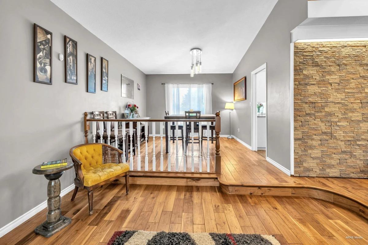 Breakfast Nook Photo of 7588 150a Street, Surrey, BC