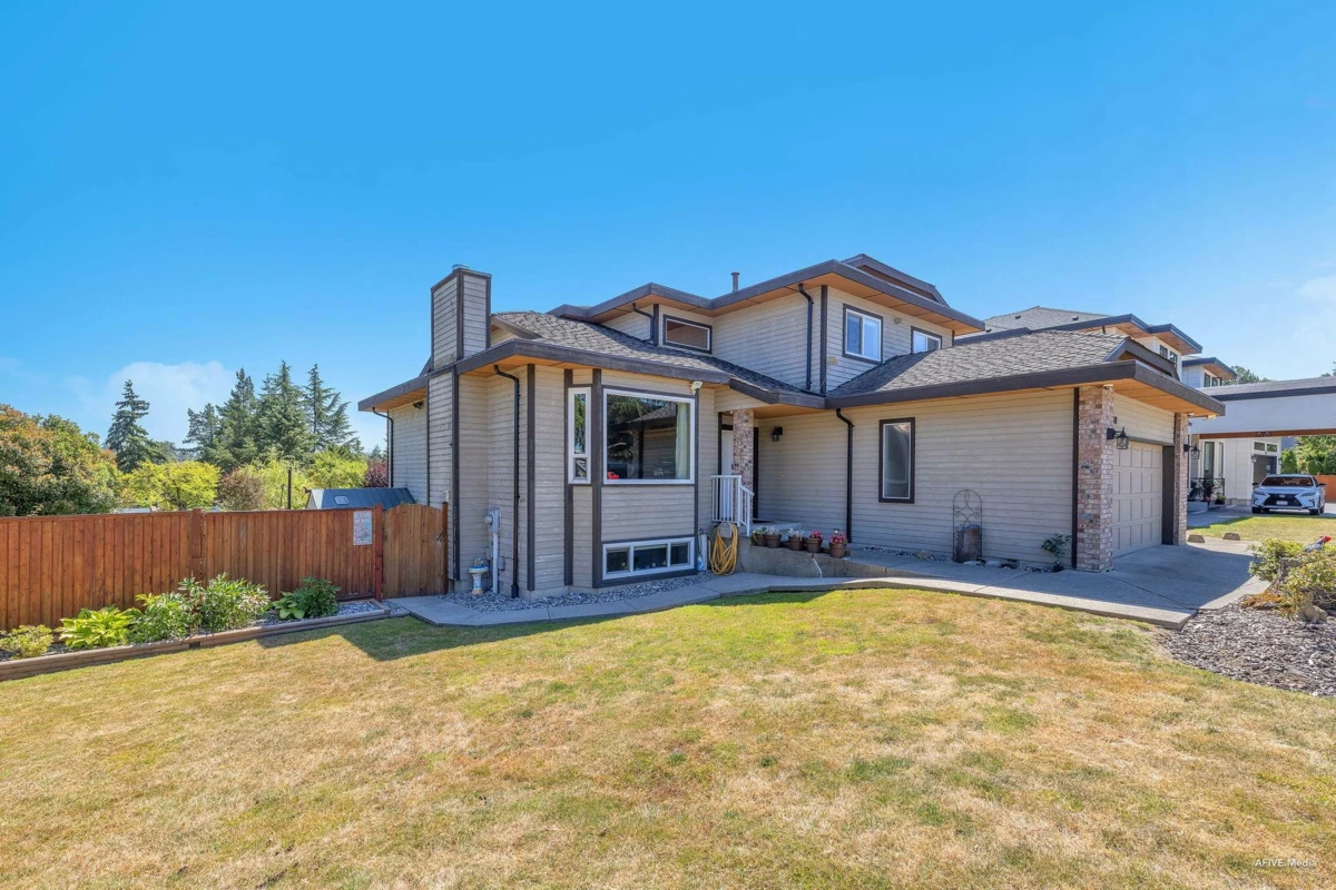 Family Room Photo of 7588 150a Street, Surrey, BC
