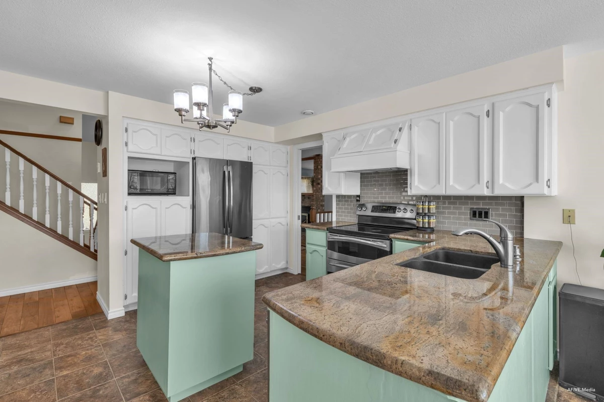 Guest Bathroom Photo of 7588 150a Street, Surrey, BC