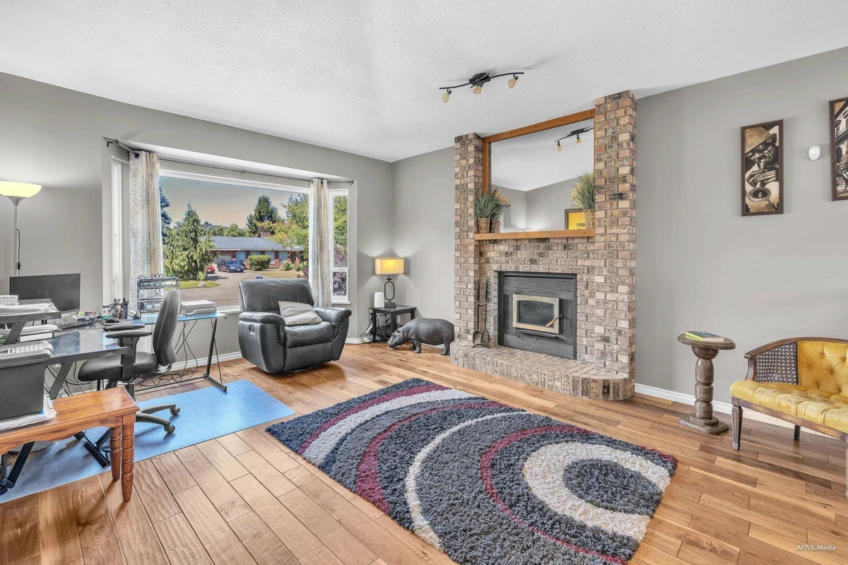 Kitchen Island Photo of 7588 150a Street, Surrey, BC