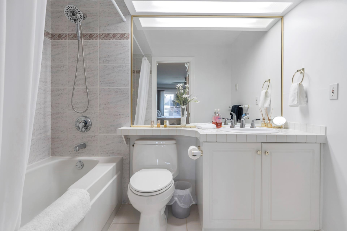 Laundry Room Photo of 202 15284 Buena Vista Avenue, White Rock, BC