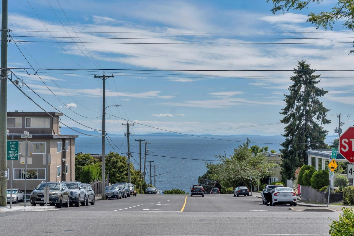 Swimming Pool Photo of 202 15284 Buena Vista Avenue, White Rock, BC