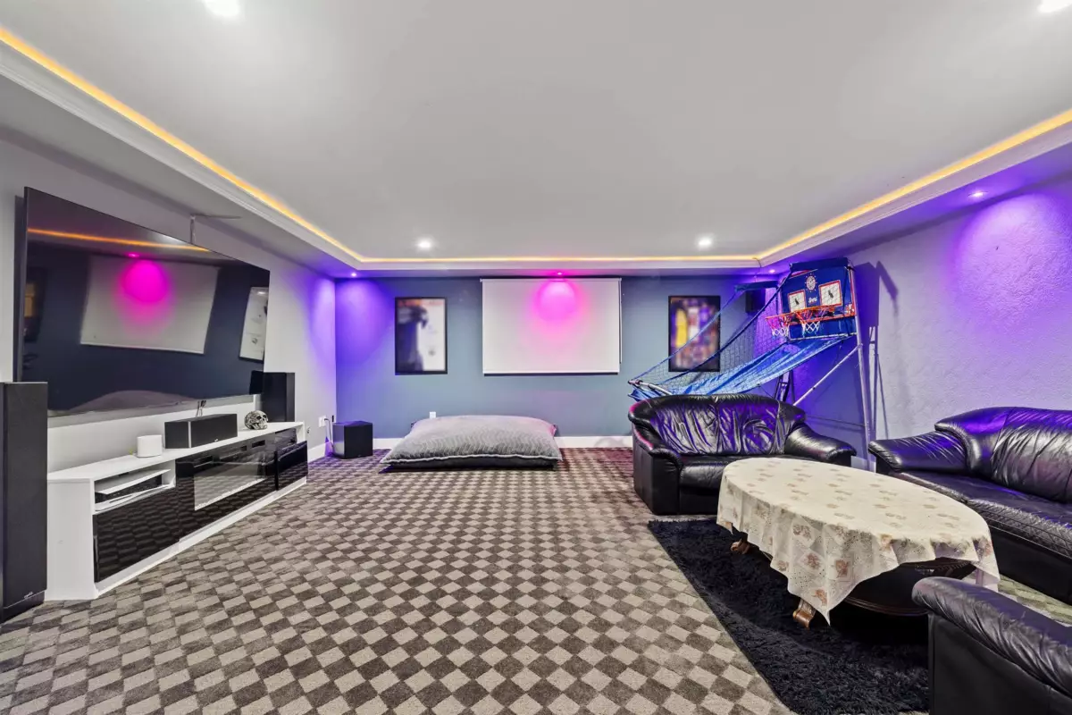 Entry Foyer Photo of 2012 Beaver Street, Abbotsford, BC