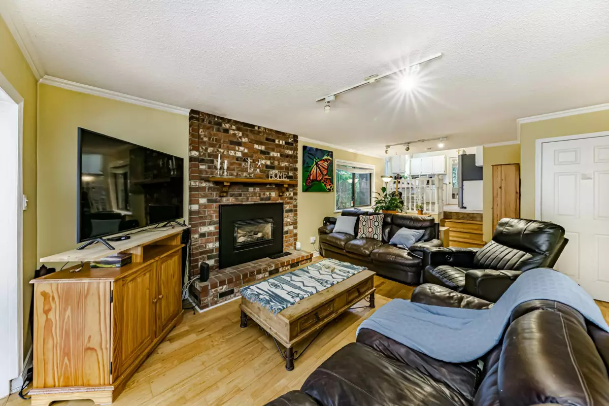 Breakfast Nook Photo of 1265 Lynwood Avenue, Port Coquitlam, BC