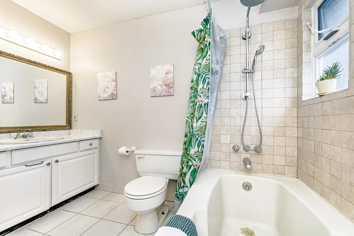 Garden / Landscaping Photo of 1265 Lynwood Avenue, Port Coquitlam, BC