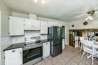 Guest Bathroom Photo of 1265 Lynwood Avenue, Port Coquitlam, BC