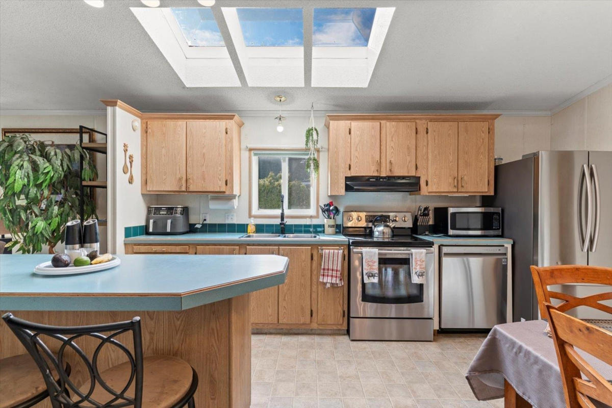 Breakfast Nook Photo of 33 45715 Alma Avenue, Chilliwack, BC