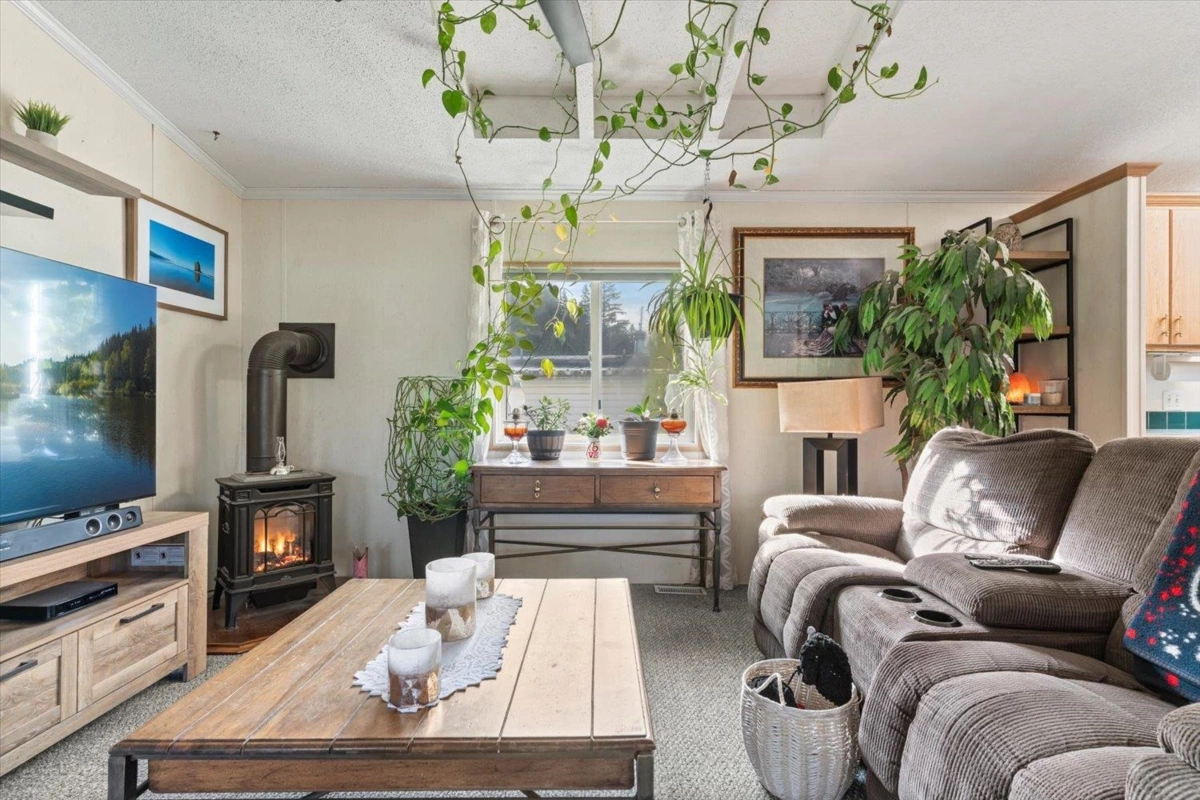 Family Room Photo of 33 45715 Alma Avenue, Chilliwack, BC