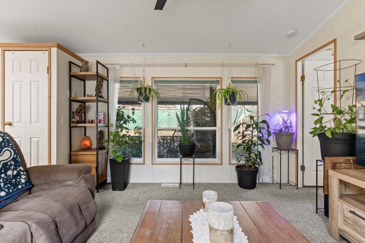 Kitchen Photo of 33 45715 Alma Avenue, Chilliwack, BC