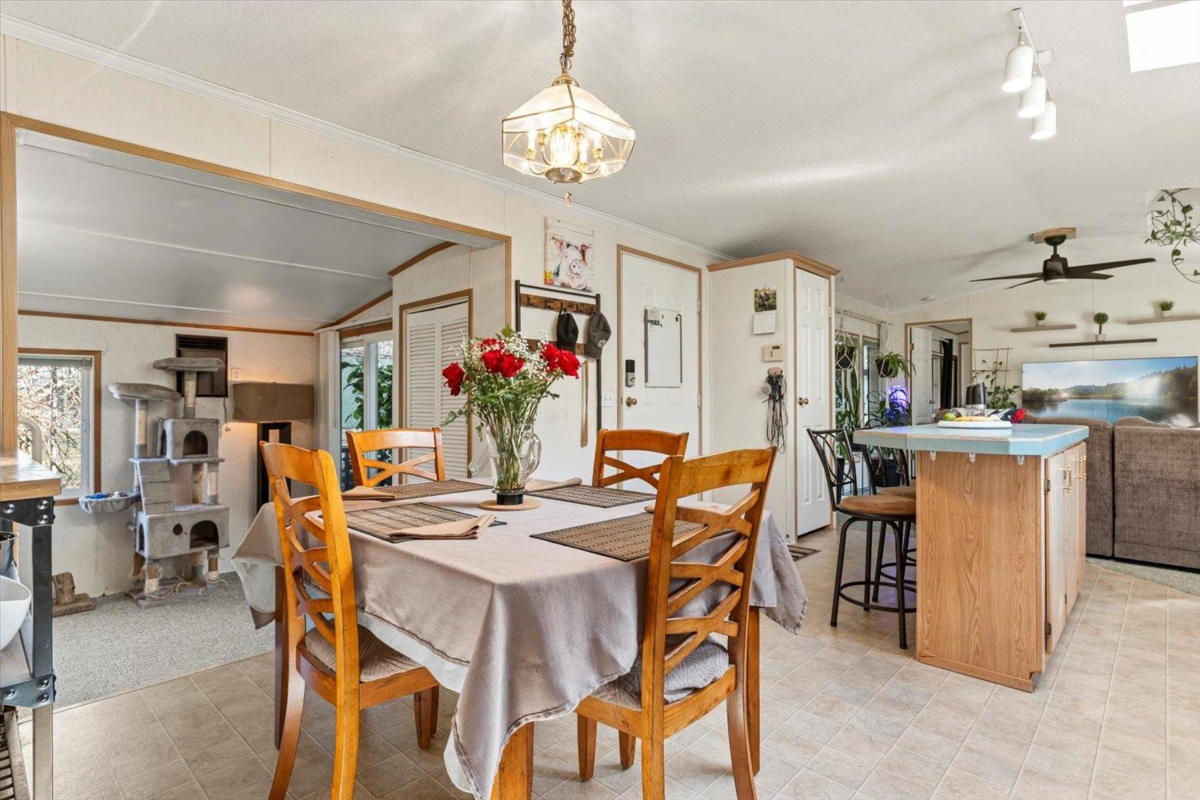 Walk-In Closet Photo of 33 45715 Alma Avenue, Chilliwack, BC