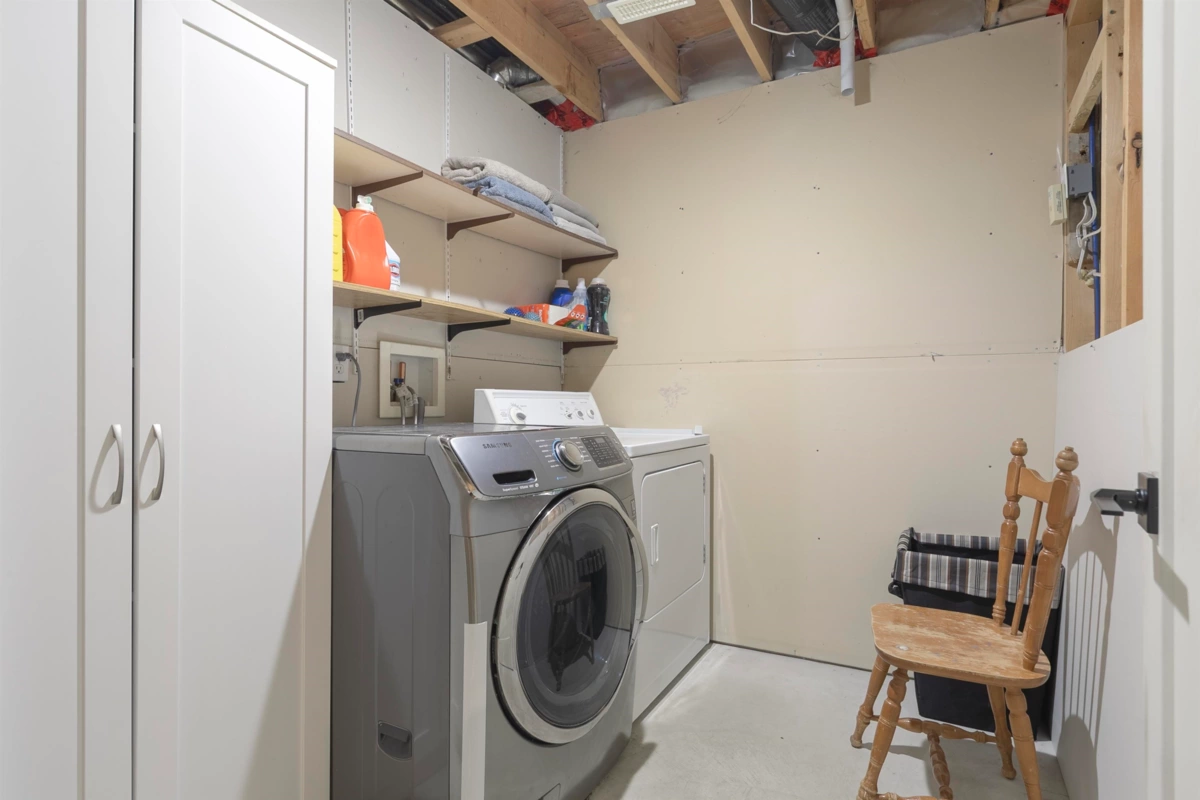 Front Yard Photo of 14731 59a Avenue, Surrey, BC