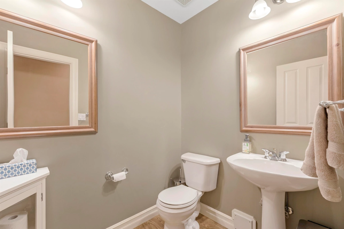 Kitchen Island Photo of 14731 59a Avenue, Surrey, BC