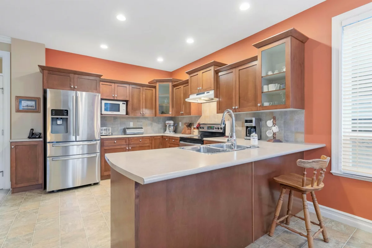 Primary Bathroom Photo of 14731 59a Avenue, Surrey, BC