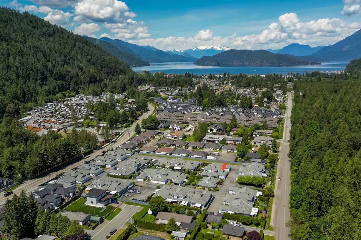 Exterior Front Photo of 39 730 Mccombs Drive, Harrison Hot Springs, BC