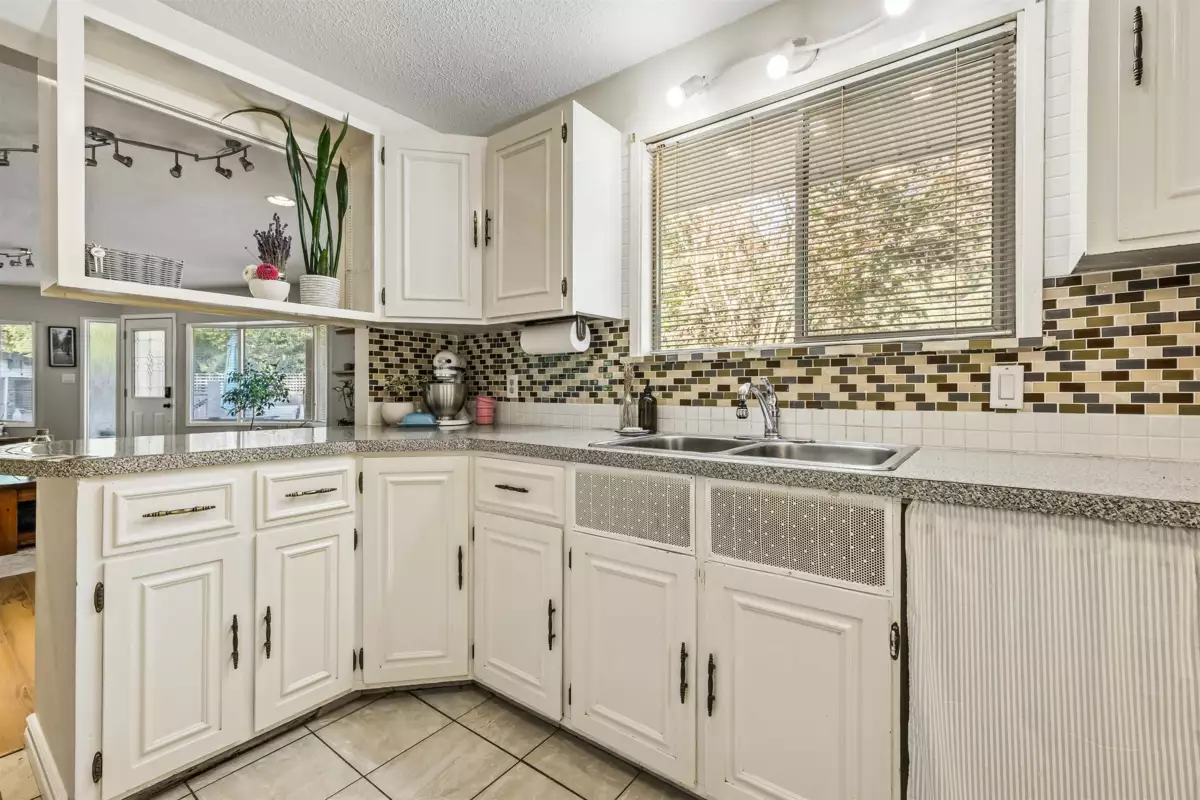 Bedroom 4 Photo of 45942 Sleepy Hollow Road, Cultus Lake, BC
