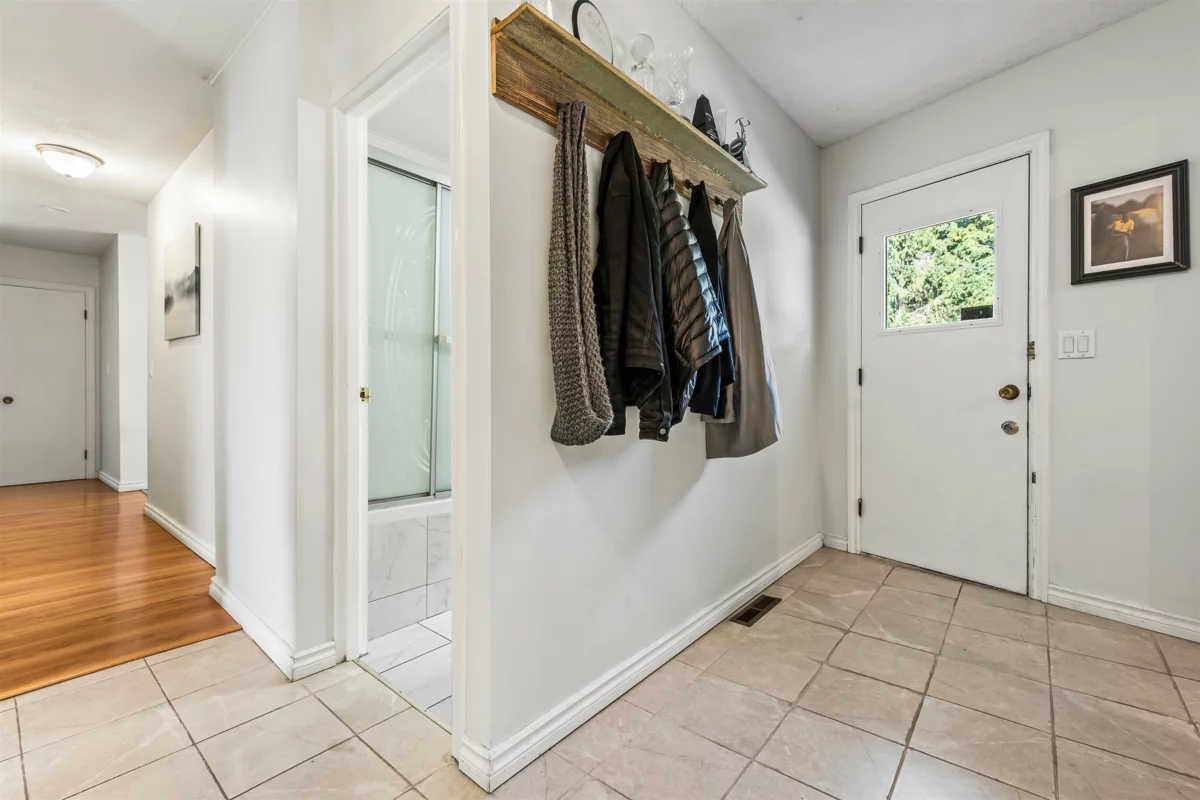 Breakfast Nook Photo of 45942 Sleepy Hollow Road, Cultus Lake, BC