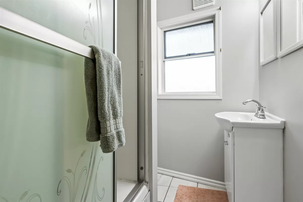 Entry Foyer Photo of 45942 Sleepy Hollow Road, Cultus Lake, BC