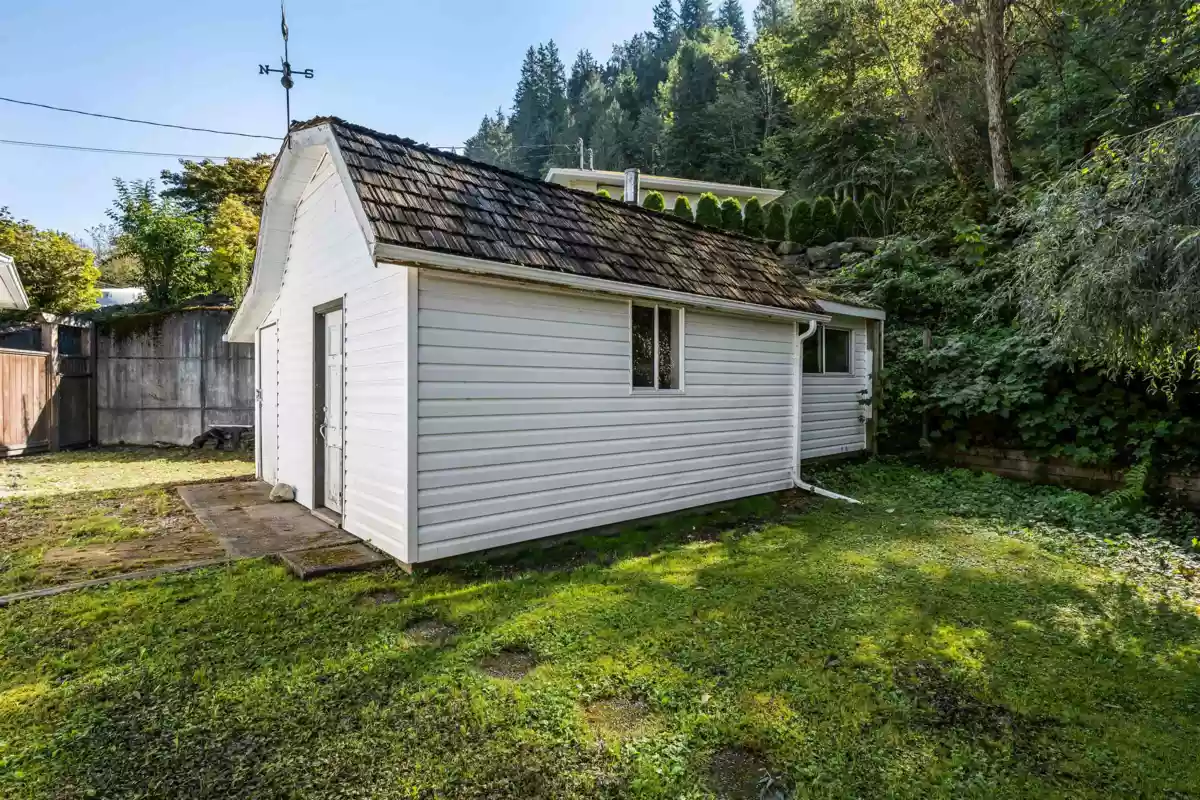 Kitchen Photo of 45942 Sleepy Hollow Road, Cultus Lake, BC