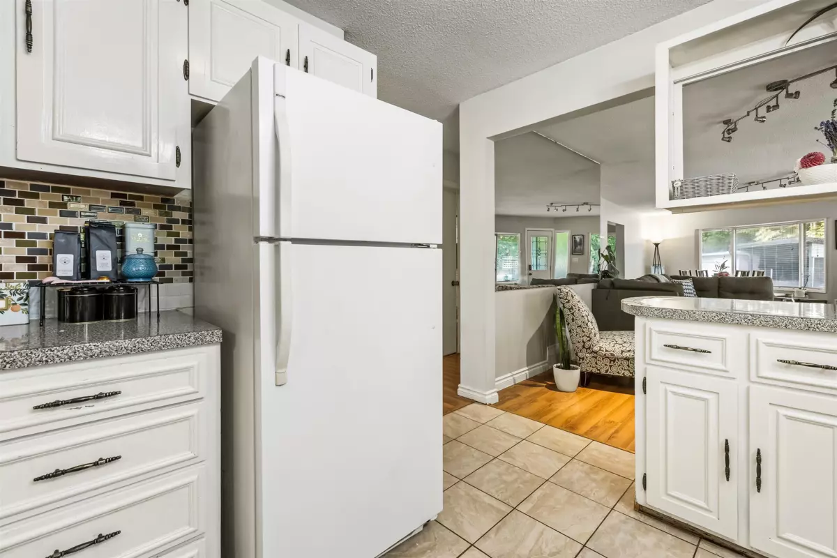 Powder Room Photo of 45942 Sleepy Hollow Road, Cultus Lake, BC