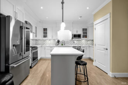 6050 Hardwick Street, Burnaby, BC