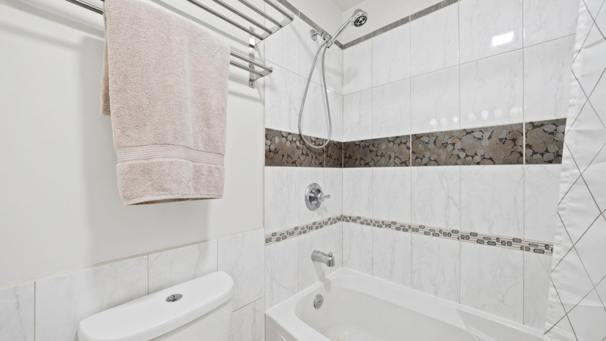 Hallway Photo of 302 620 Blackford Street, New Westminster, BC