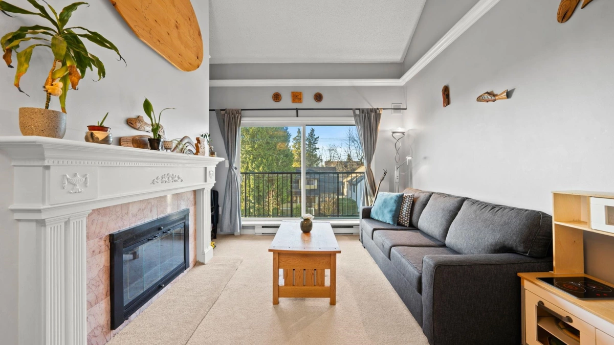 Living Room Photo of 302 620 Blackford Street, New Westminster, BC