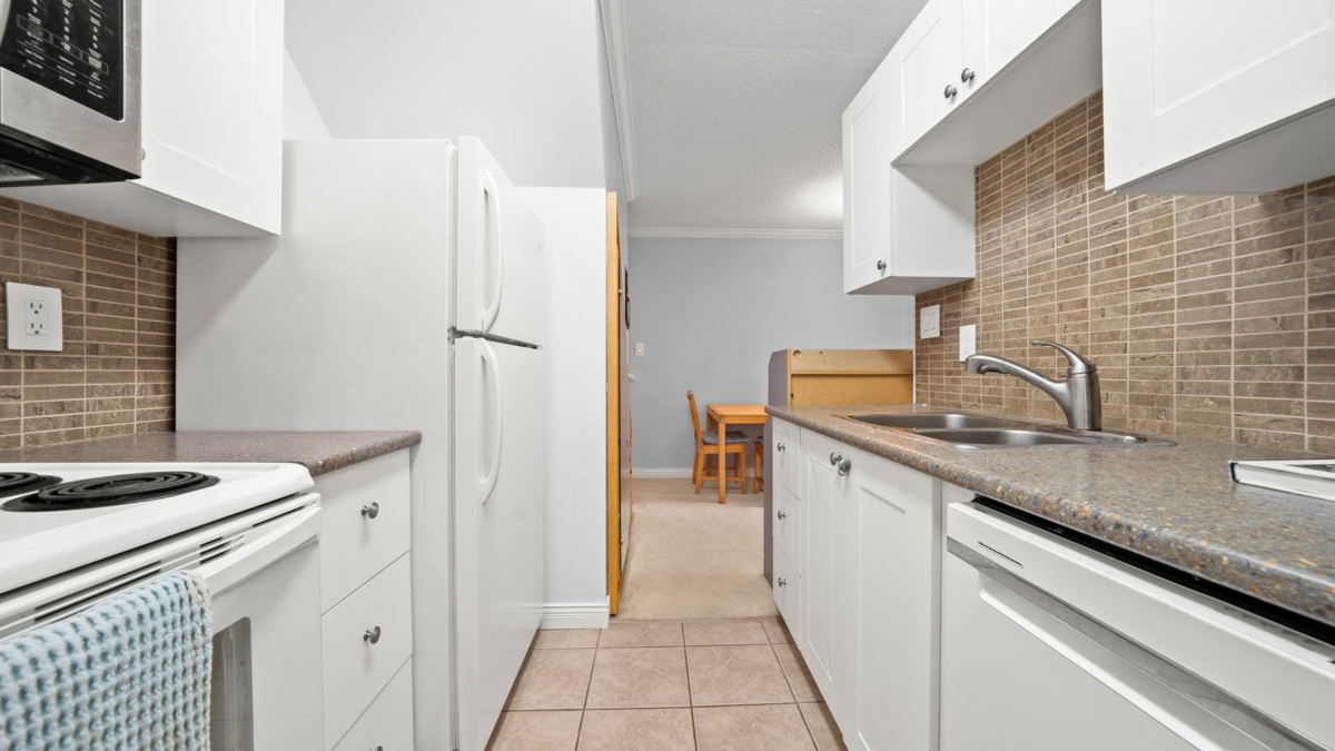 Primary Bathroom Photo of 302 620 Blackford Street, New Westminster, BC