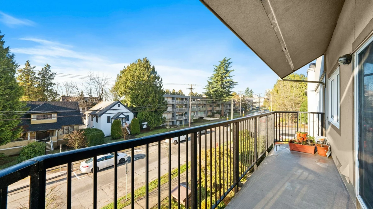 Staircase Photo of 302 620 Blackford Street, New Westminster, BC