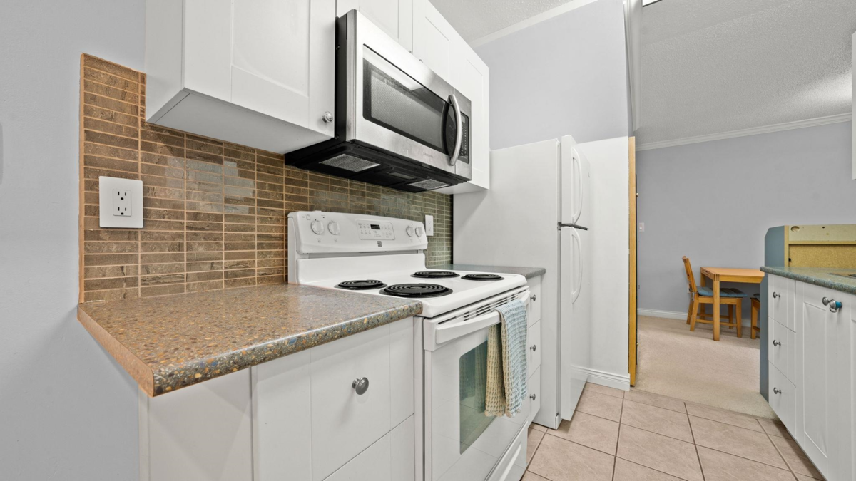 Walk-In Closet Photo of 302 620 Blackford Street, New Westminster, BC