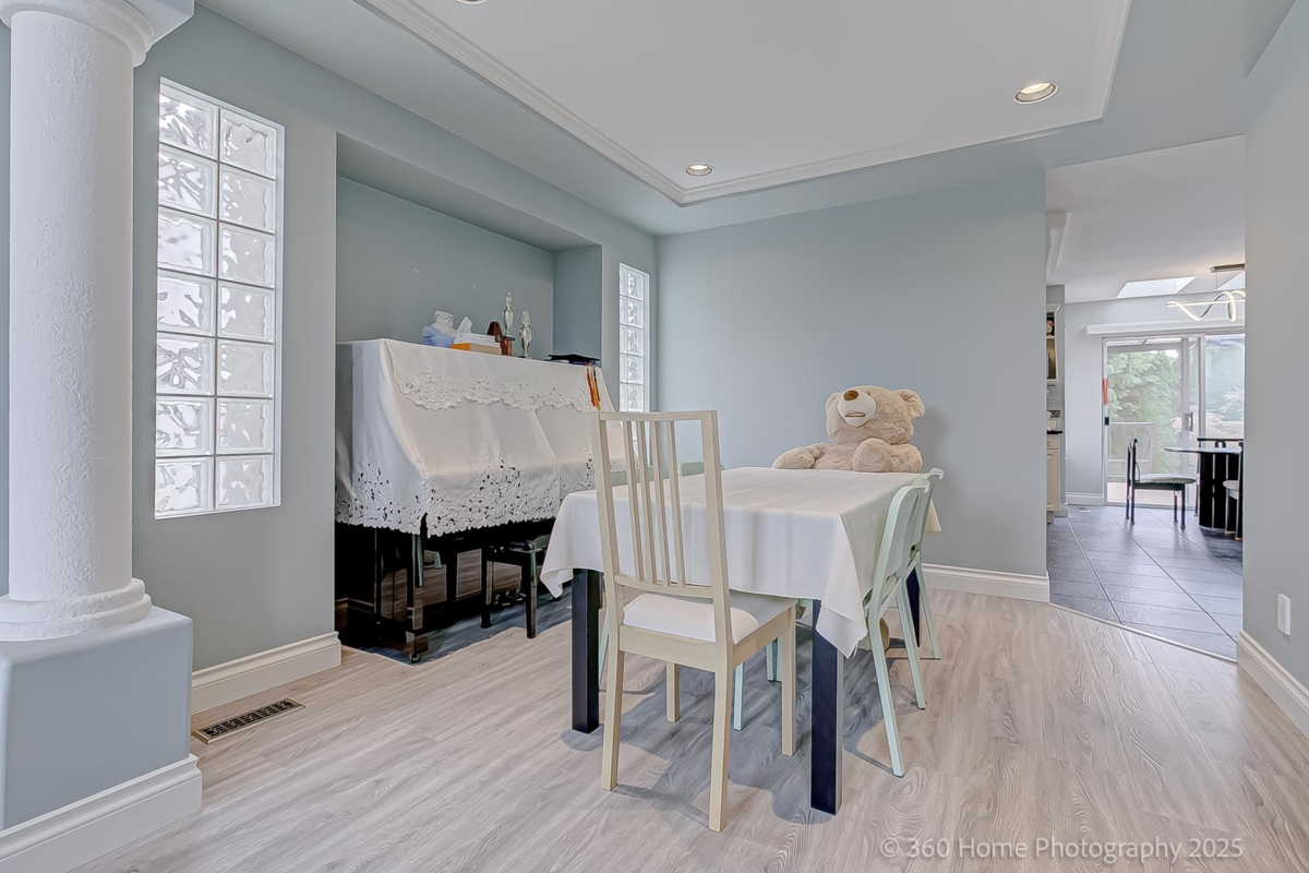 Dining Area Photo of 19088 63b Avenue, Surrey, BC