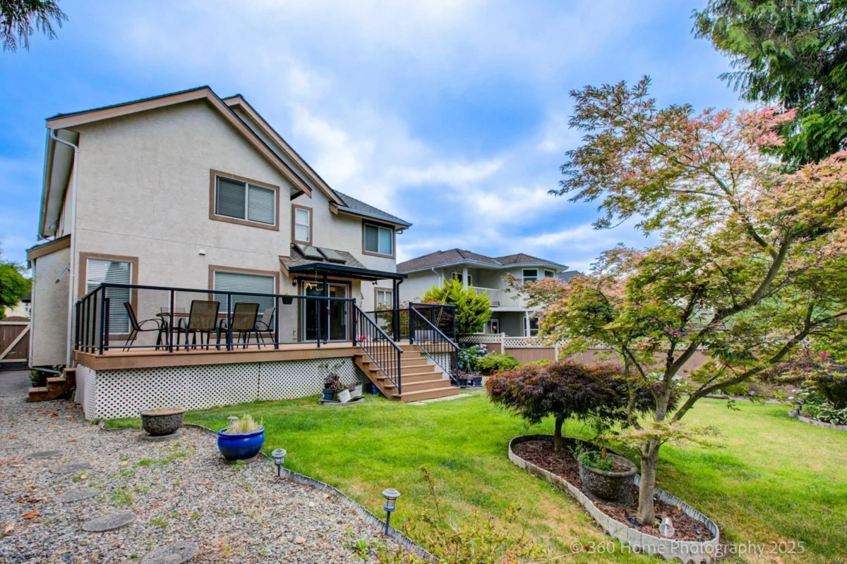 Entry Foyer Photo of 19088 63b Avenue, Surrey, BC