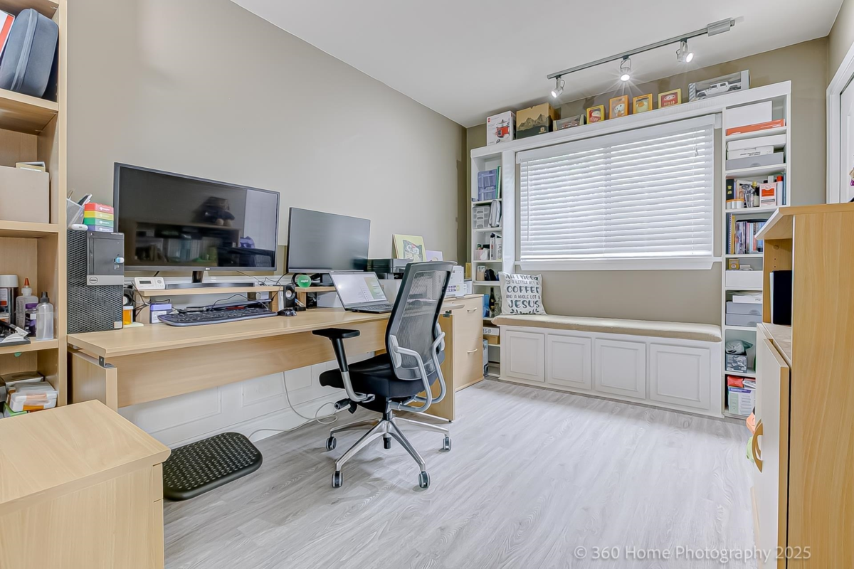 Primary Bathroom Photo of 19088 63b Avenue, Surrey, BC