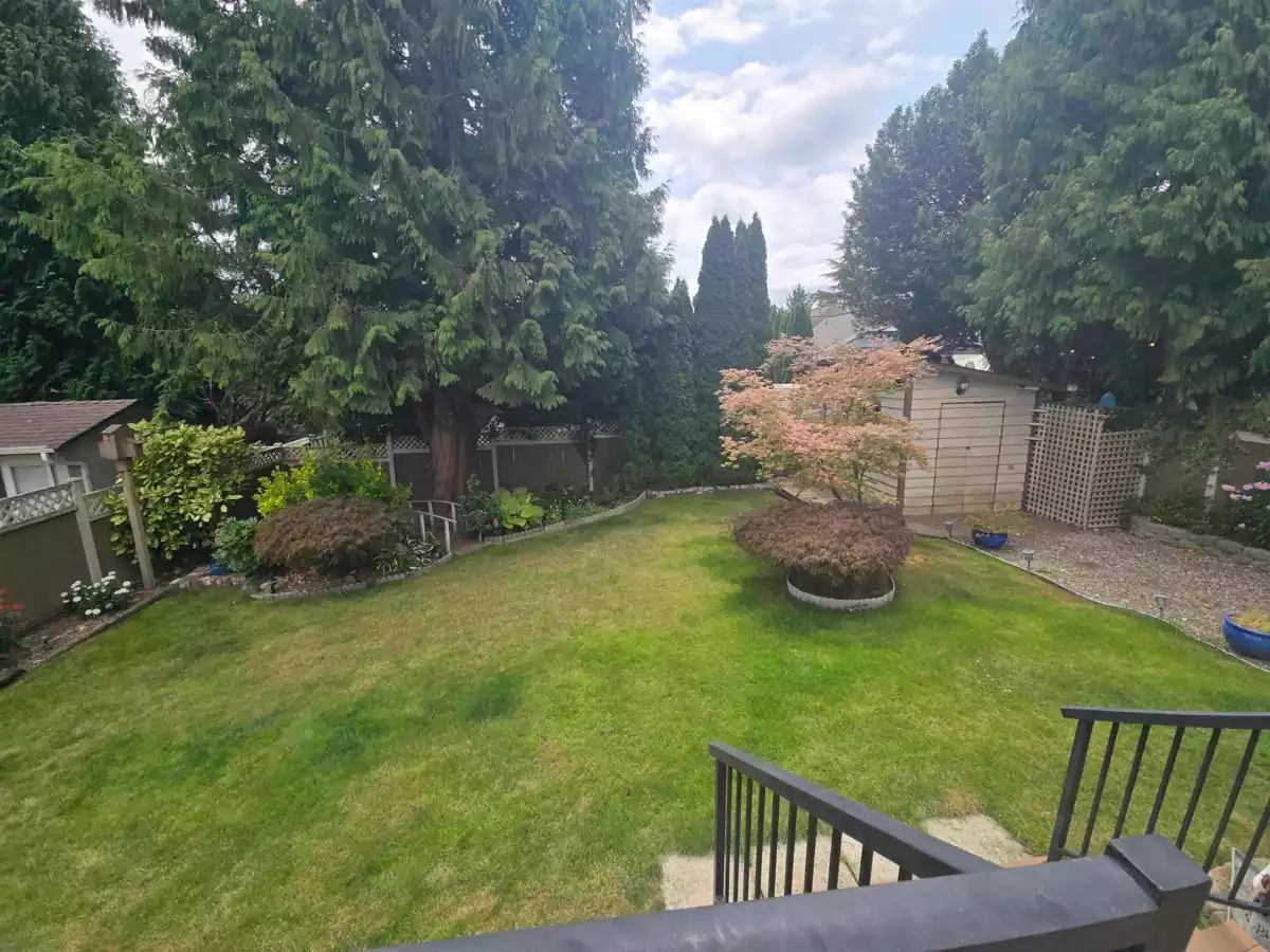 Staircase Photo of 19088 63b Avenue, Surrey, BC