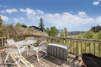483 Sargent Road, Gibsons, BC, Gibsons — Single Family Residence for sale