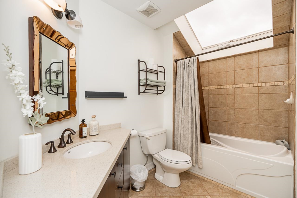 Guest Bathroom Photo of 39 12880 Railway Avenue, Richmond, BC