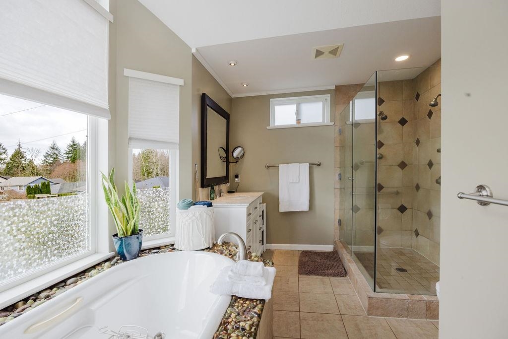 Basement Recreation Room Photo of 835 Aurora Way, Gibsons, BC