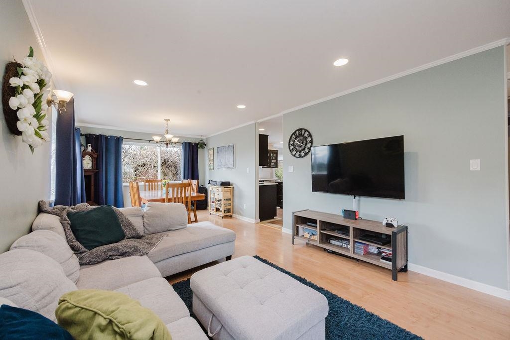 Family Room Photo of 835 Aurora Way, Gibsons, BC