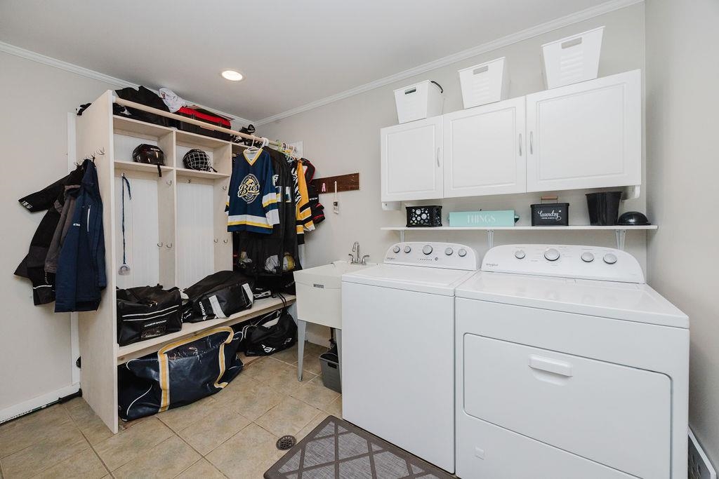 Mudroom Photo of 835 Aurora Way, Gibsons, BC