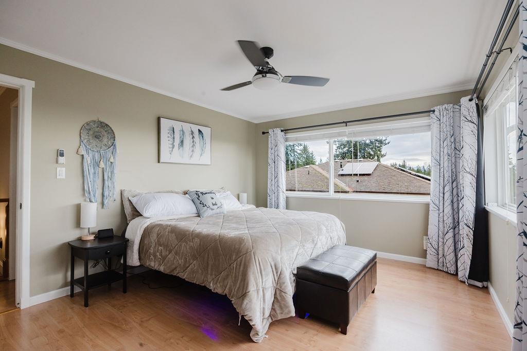 Office / Den Photo of 835 Aurora Way, Gibsons, BC