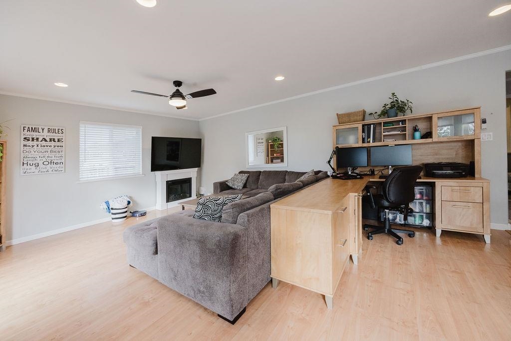 Walk-In Closet Photo of 835 Aurora Way, Gibsons, BC